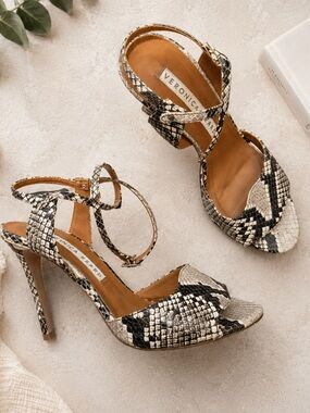 Veronica Beard Snakeskin Ankle Strap Stiletto Sandals 38 Made in Italy